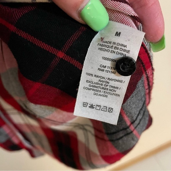 🎀 Garage Red Black And Grey Plaid Button Down Shirt, Size Med - Picture 4 of 5